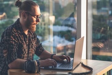 Web designer freelancer em Curitiba criando sites profissionais